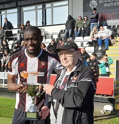 Mbeka receiving the Supporters Club POTY award from Kenny Hughes